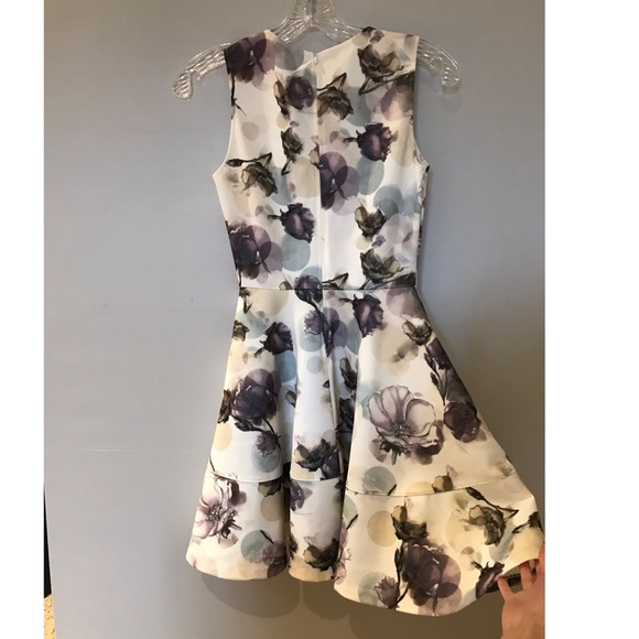 Floral Dress 🌸 - Picture 3 of 4